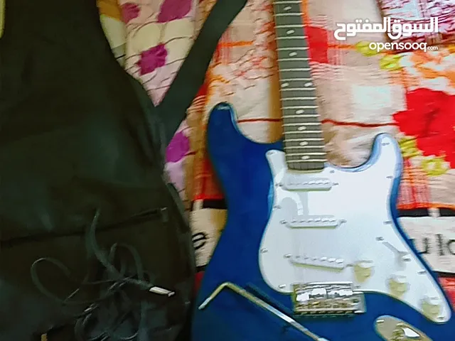 جيتار كهربائي من نوعpRO Soundجديد استعمال خفيف جدا معاهو جميع الأغراض الخاصه بيه الدفع كاش