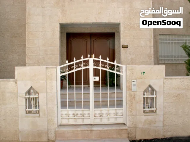 مطلوب شقه فارغه للايجار  السنوي في عمان الغربيه  يفضل أرضيه