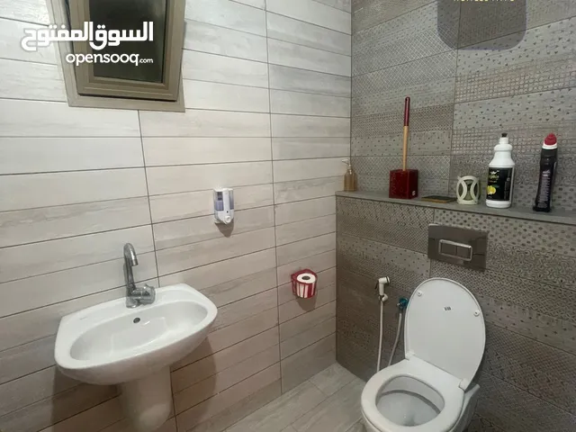 شقة جديدة باطلالة مفتوحة للبيع في الطيرة