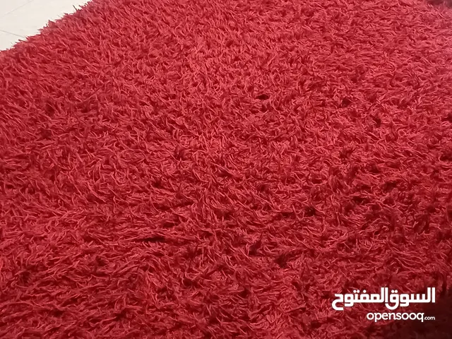 سجادة شاغي نضيفة وكبيرة لون خمري
