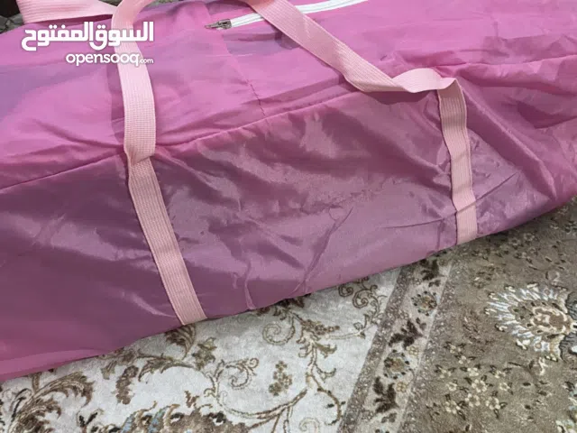 سرير اطفال بحالة جيدة جدا مع فرشة