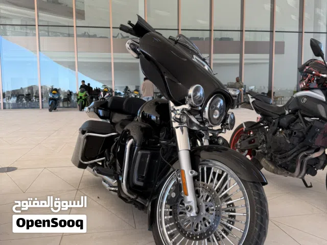 هارلي ستريت جلايد كاستم 2020