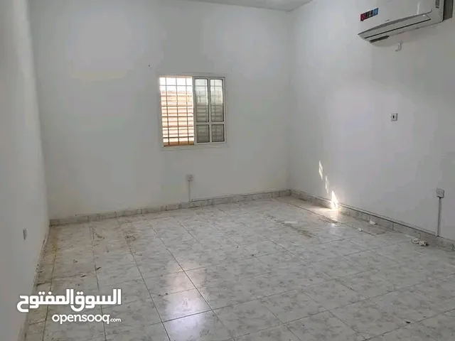 شقه للايجار الهلال جانب مول الؤلؤ