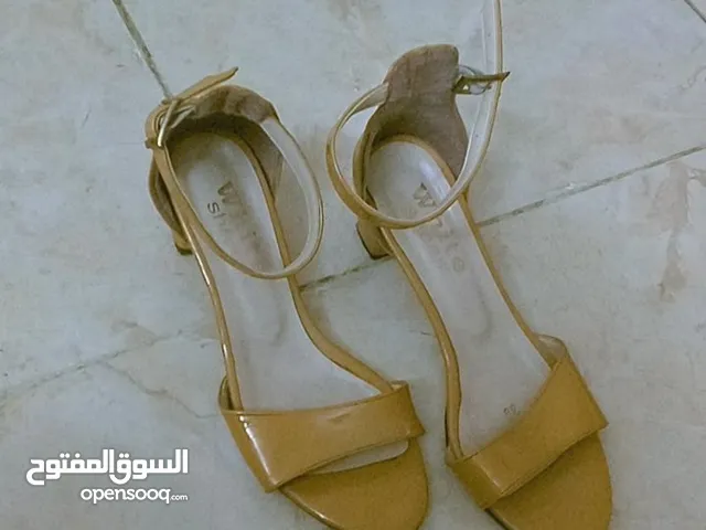 Yellow With Heels in Baghdad