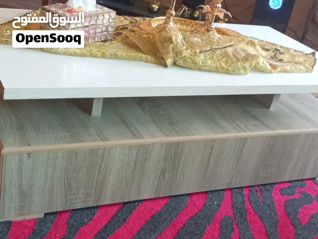 طاوله وسط بيضاء للبيع