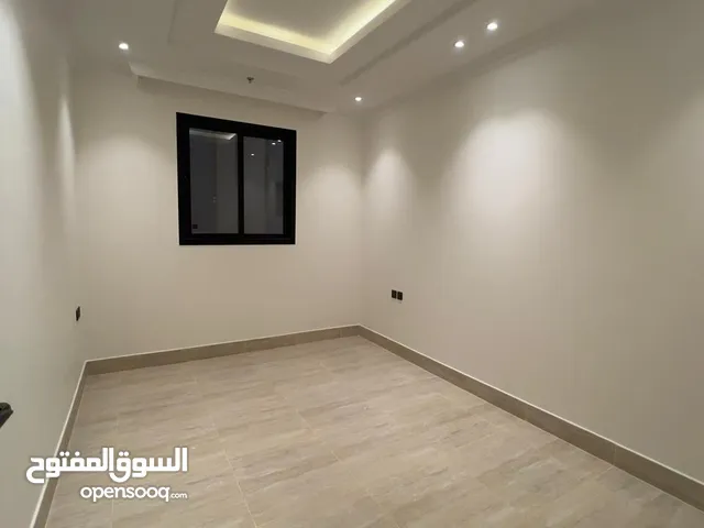 شقة للايجار الرياض حي قرطبة مكونة من ثلاث غرف وثلاث دورات مياه ومطبخ وصالة
