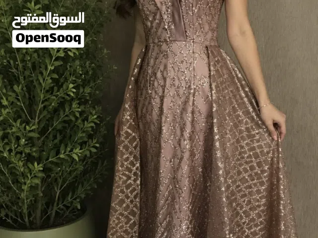 فستان سهرة مميز مقاسات مختلفة وارد خليجي