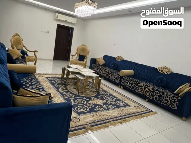 طقم كنب مع الطاوله والفرشة