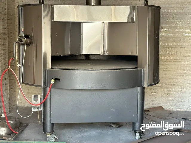 عدة مخبز جديدة لم تستخدم مع هديه للمشتري