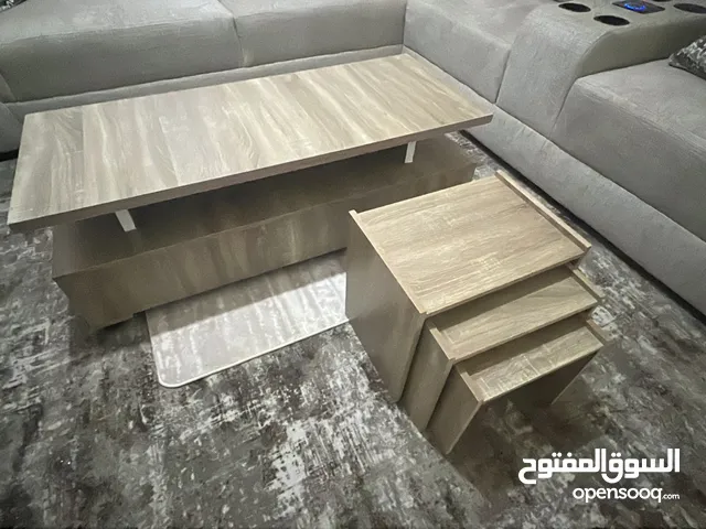طاولة مع 3 احجام خشب لامنيت جديد