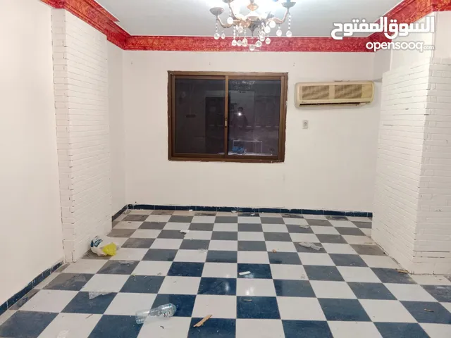 مكتب إدارى للايجار مميز في مساكن شيراتون 125م مكيف وجاهز للعمل بالدور الارضي تشطيب سوبر لوكس غرفتين