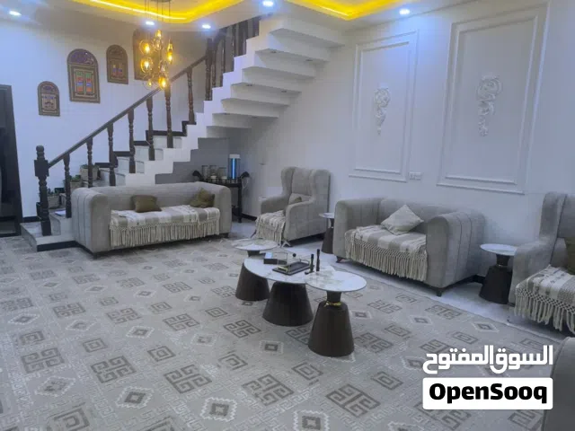 210 m2 More than 6 bedrooms Townhouse for Sale in Basra Juninah