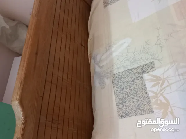 سرير مفرد للبيع