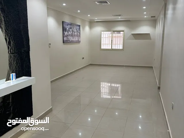 للإيجار دور 5 غرف