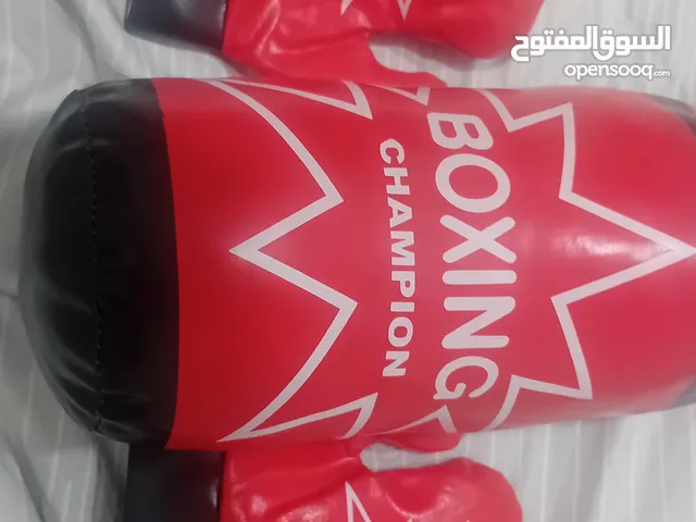 كيس ملاكمه صغير للأطفال مستعمل كالجديد السعر دينارين بس ومعه قفازات