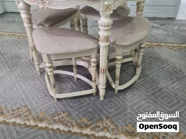 ميز طعام دائري