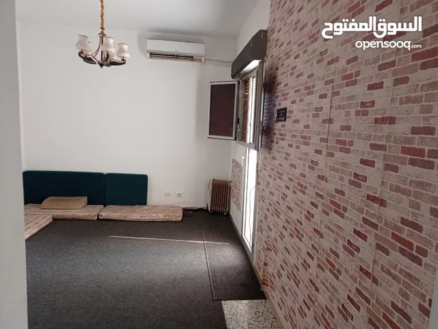 استيديو عمارات الطبي الفرناج مفروش جزئيا 1000دينار كل شهر وشهره اضافة لعمولة مكتب