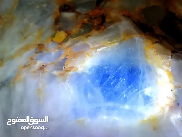 uncut blue sapphire with a weight of 310 kg