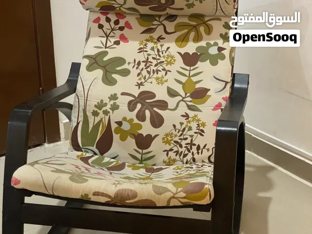 كرسي هزاز من ايكيا حاله جيده ارتفاع 90 سانتي و العرض 67 سانتي و بعمق 48 سانتي