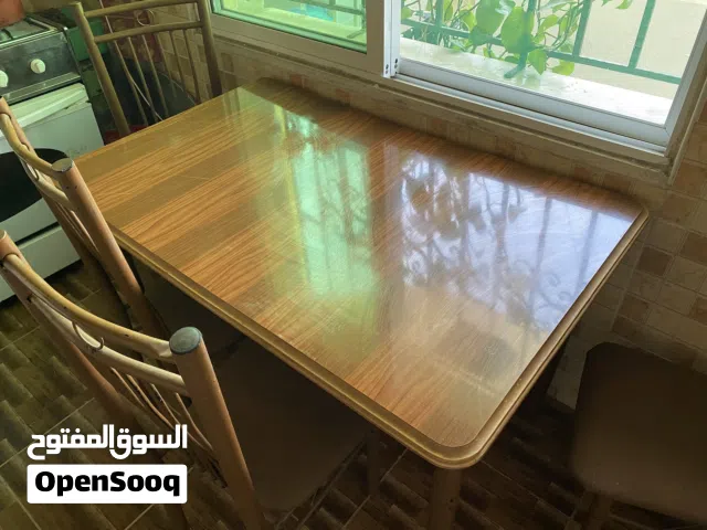 طاوله مع كراسي للمطبخ