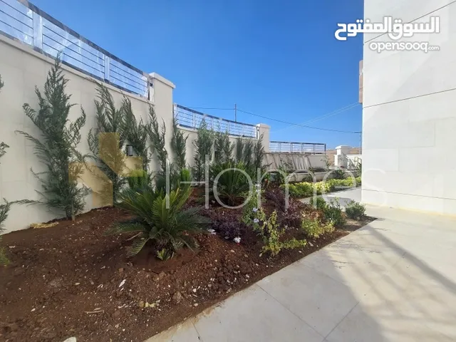 شقة مع حديقة للبيع في رجم عميش بمساحة بناء 225م