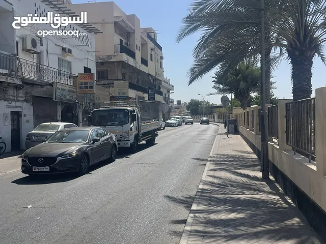 Shop For Rent in Jidhafs Maine Rood no 14 دكان للايجار في جدحفص على الشارع العام 14 في موقع مفتوح