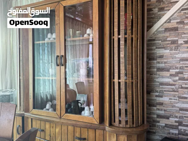 طاولة سفرة مع بيرو