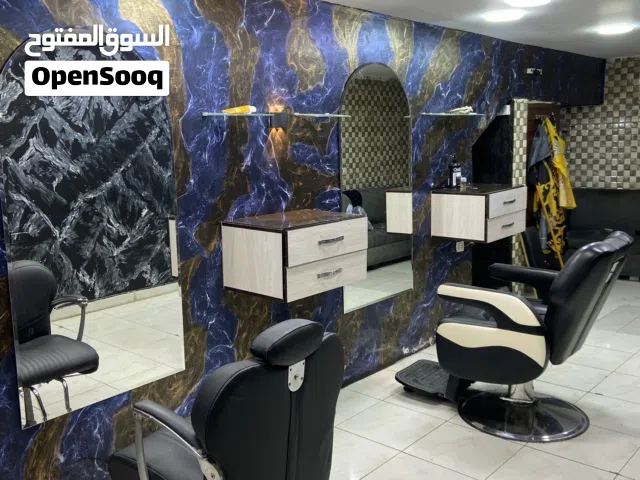 كراسي صالون ثنين مع مرأي ثنتين مع طقمين جوارير