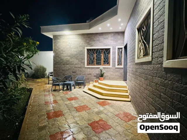 فيله تجاريه للبيع بمساحه 1800 متر مبني 440 متكون من دورين علي اربع شقق بمساحه 220 للشقه موقع تجاري خ