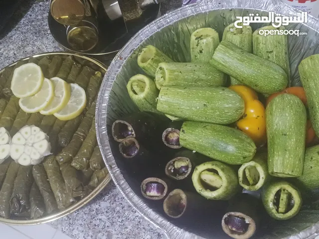 كعك الاساور بالتمر وبسبوسة بالقشطة وكبة برغل باللحم ومحاشي مشكلة وورق عنب ورولات مسخن