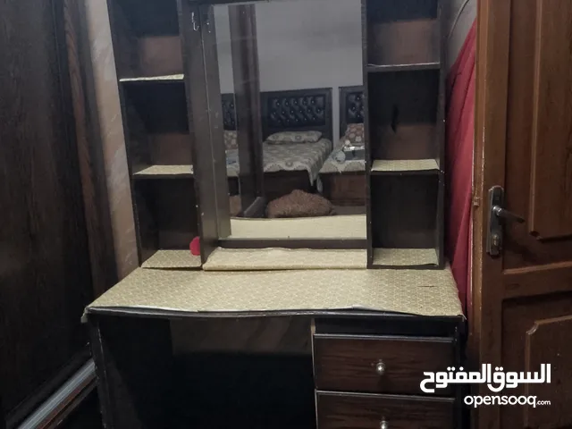 مكتب وبصير تسريحه لغرف النوم