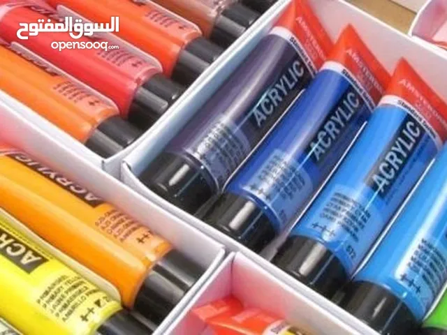 مدرسة رسم على استعداد لإعطاء دروس خصوصية في الرسم للأطفال