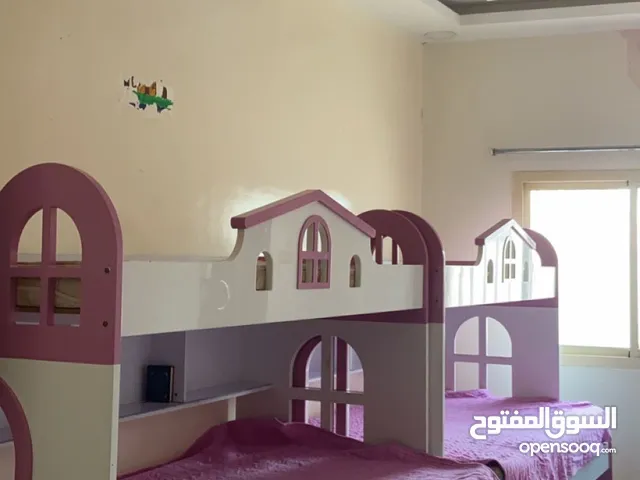 طقم اسرة طابقين مع اثنين مترس بحالة ممتازة