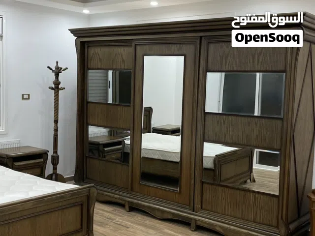 غرفة نوم فخمة و ثقيلة خشب بلوط وارده من مصر .. مستعملة بحالة جيده جداً للبيع