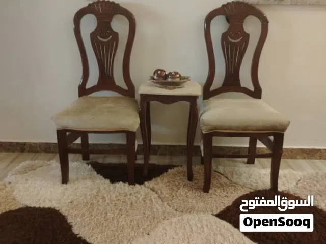 كراسي بالطاولة للبيع
