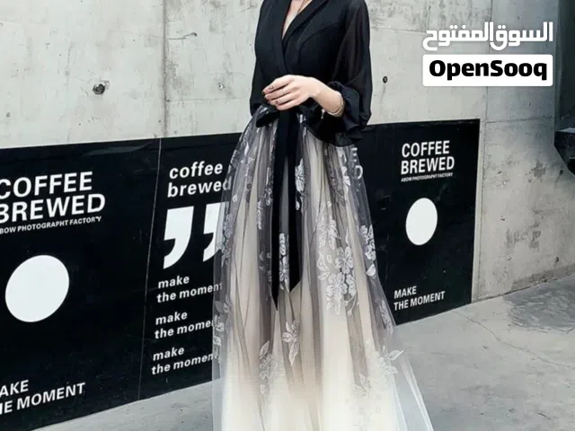 فستان سهرة ملكي فاخر (قطعتين متصلة) - أسود ونيود - تصميم كوري راقٍ