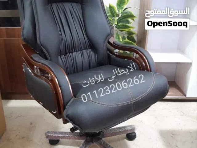 كرسى مكتب مدير فخم جدا من الجلد المستورد والخشب الزان القاعده ميطنه سفنج ذو كثافه عاليه يتحمل وزن عا