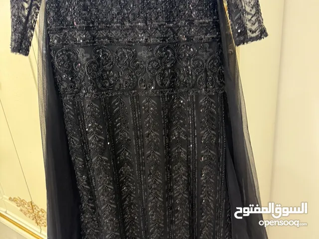 فستان ملكي أسود مميز للبيع