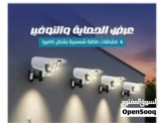 عرض 4 كشافات طاقة شمسية بشكل كاميرا