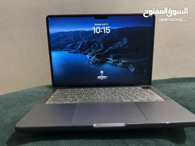 Macbook pro m1 / 14’’inch / Silver grey color / 16gb ram.