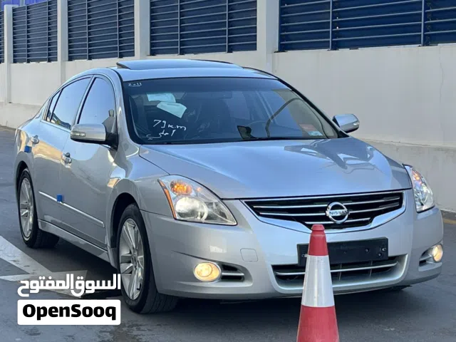 2010 نيسان التيما SL