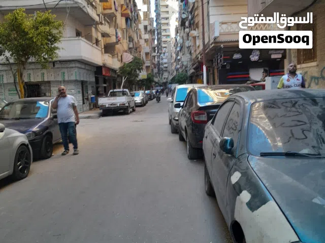 شقه للبيع دور اول علوي العصافرة بين المترو و جمال عبد الناصر