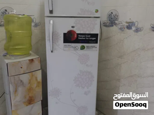 ثلاجة نضيفة