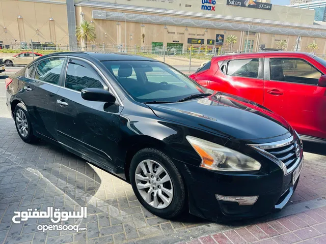 Nissan altima 2013 great condition: s