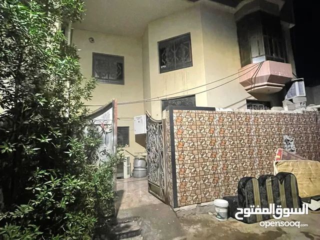 150 m2 4 Bedrooms Townhouse for Sale in Basra Abu Al-Khaseeb