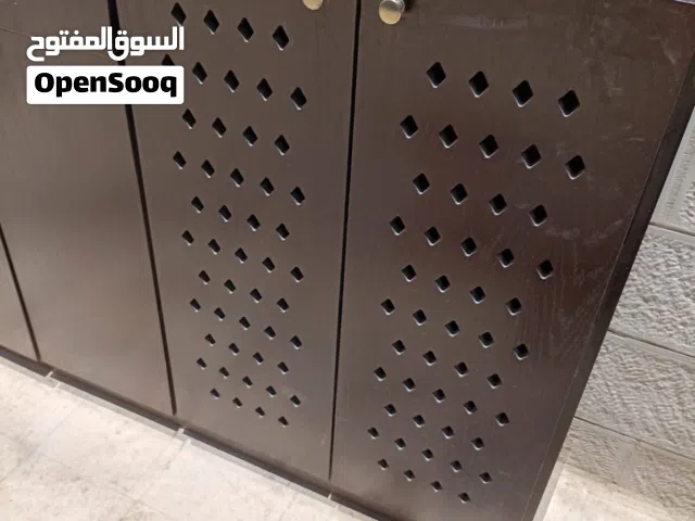 طاولة كنادر ثلاثية خشب لاتيه   تفصيل طولها 2.40 العرض 35  بحالة ممتازة بحالة ممتازة تصلح لشئ اخر