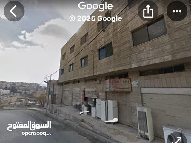 فرصة استثمارية في قلب جرش- عمارة بحاجة الى صيانة بسيطة جداً، بسعر منافس مناسبة للمستثمرين والمطورين.