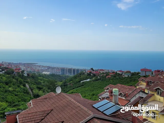 فيلا 3 أدوار مطلة على البحر والطبيعه في طرابزون/تركيا
