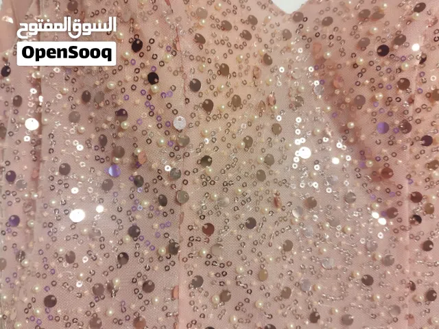 فستان سهرة مستخدم لمرة واحدة فقط بحالة ممتازة جدا