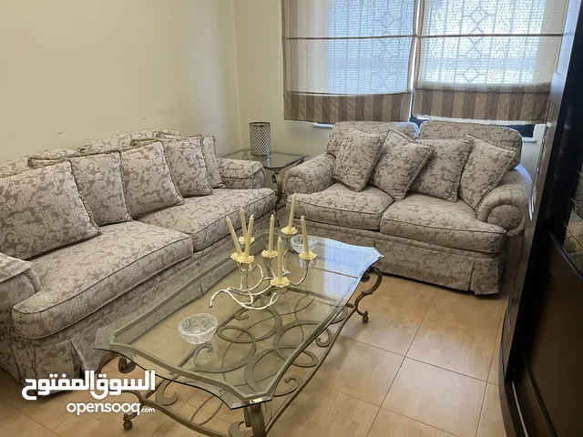 طقم صالون مع 3 طاولات
